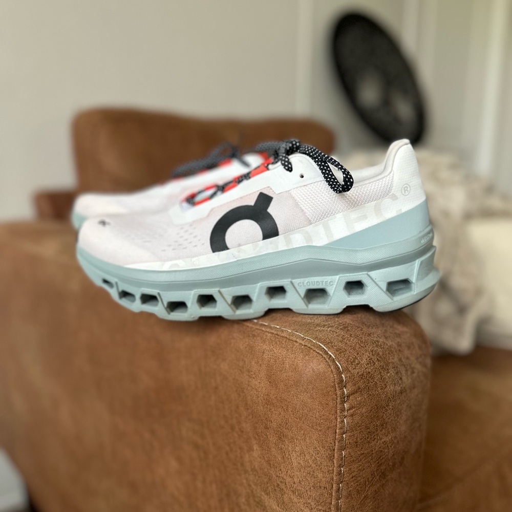 MENS Size 10 OnCloud Monster. Worn twice out to dinner.